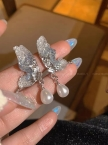 Aros Colgantes Alas de Mariposa Plateadas con Perlas Gota A1328