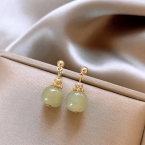 Aros Colgantes Esfera Jade Verde con Corona Dorada A1818