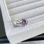 Anillo Ajustable Bypass con Circonita Violeta y Corazón A1916