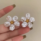 Aros Pasantes Flor con Pétalos de Perla Barroca A2064