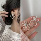 Aros Pasantes Flor Calada con Micro Perlas A2222