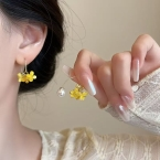 Aros Colgantes Ramillete Floral Amarillo y Perla Gota A2267