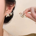 Aros Pasantes Doble Mariposa Trepadora Esmaltada A2294