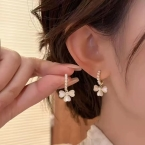 Aros Argollas Huggies Dorados con Flor de Piedra Opalina A2378
