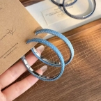 Argollas Grandes Abiertas Forradas en Tela Denim Celeste A2748
