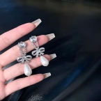 Aros Colgantes Moño con Circonitas y Perla Gota A653