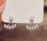 Aros Pasantes Ear Jacket Perlas y Arco de Strass Plateados E4255