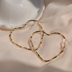 Argollas Grandes Silueta de Corazón Torsionadas E4983