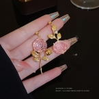Aros Colgantes Asimétricos de Rosas Rosa Traslúcida y Hojas Doradas E5583