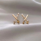 Aros Pasantes Cruzados en X Dorados con Hilera de Microperlas E5601