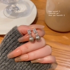 Aros Pasantes Circonita Baguette y Perla Gris E6118