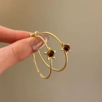 Argollas Doradas con Dije Estrella y Piedra Ámbar E6827