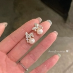 Aros Pasantes Mariposa con Perla y Circonias Marquesa E7019