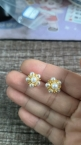 Aros Pasantes Flor de Perlas y Engarce Dorado E7097