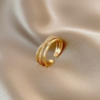 Anillo Regulable Triple Banda Cruzada con Circones J008