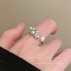 Anillo Abierto Regulable Flores de Cristal y Perlas J1066
