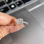 Anillo Solitario Cuadrado con Halo de Circonias Plateado J1072