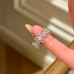 Anillo Calado Flores con Circones J1084