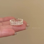 Anillo Ajustable Calado Estilo Encaje con Circonitas Plateado J1102