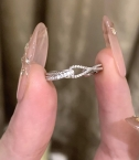 Anillo Infinito Entrelazado con Micropavé Plateado J1137