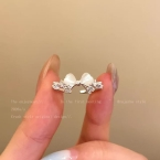 Anillo Regulable Moño de Ópalo Blanco y Circones J1148