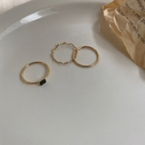 Set de 3 Anillos Minimalistas Dorados y Piedra Negra J178