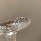Anillo Ajustable Articulado con Microcirconitas Plateado J888