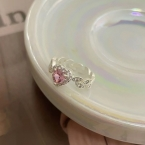 Anillo Corazón Rosa con Halo y Ramas de Circones Plateado J895
