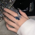 Anillo Regulable Mariposa Circones Bicolor Azul y Cristal J917