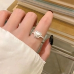 Anillo Regulable Corazón Nacarado con Borde Calado Plateado J956