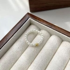 Anillo Elástico de Perlas con Cuenta Dorada J999
