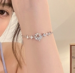 Pulsera Plateada con Corona Circular de Circonitas Cúbicas S274