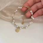 Pulsera Dorada con Perlas Engarzadas y Dije Medalla S306