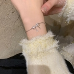 Pulsera Plateada con Dije Moño y Circonitas Pavé S370