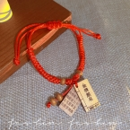 Pulsera Hilo Rojo Trenzado con Dije Libro Amuleto del Éxito S401