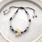 Pulsera de Cordón con Mariposa de Nácar y Cuentas S499