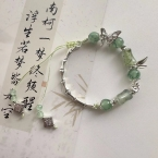 Pulsera Estilo Bambú Plateada con Cuentas Verde Jade y Mariposas S636