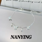 Pulsera Plateada con Mariposas Nacaradas y Perlas Colgantes S699