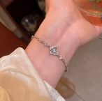 Pulsera Fina Plateada con Dije Mariposa y Circonita S812