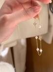 Pulsera Dorada con Perlas y Dije Mariposa Calada S833