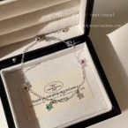 Pulsera Plateada Fina con Dijes de Estrellas Multicolor S859